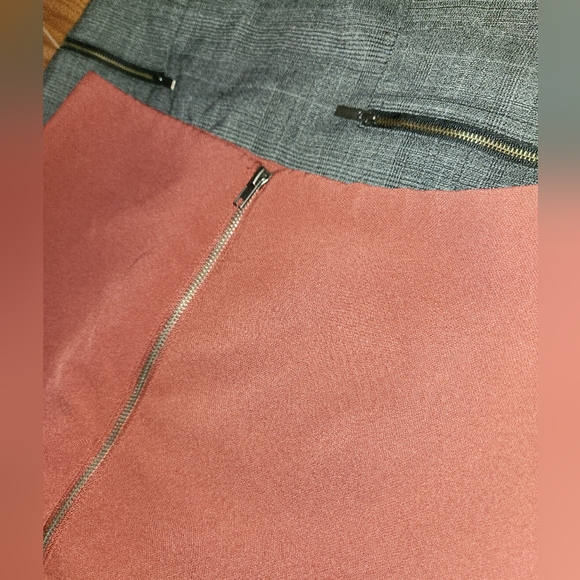 2 skirts Reitmas and Forever 21 ( Medium and Size 6) - Picture 1 of 3